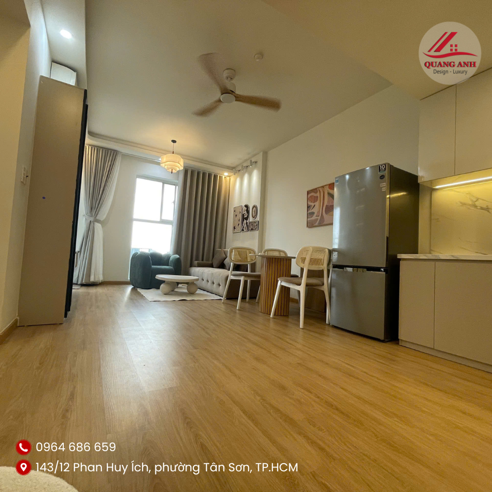 TP.HCM thường dao động từ 165.000 - 250.000 VNĐ/m² (chưa bao gồm thi công và phụ kiện). Các thương hiệu phổ biến được ưa chuộng bao gồm: Wilson,Galamax,Kosmos